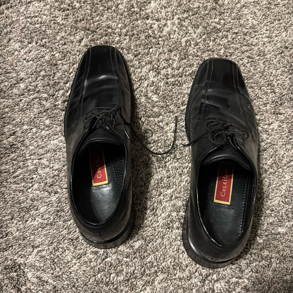 Cole Haan Signature black Leather Split toe dress shoe 10.5